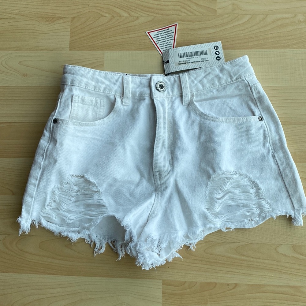 BRAND NEW. NEVER WORN HIGH WAIST DENIM SHORTS